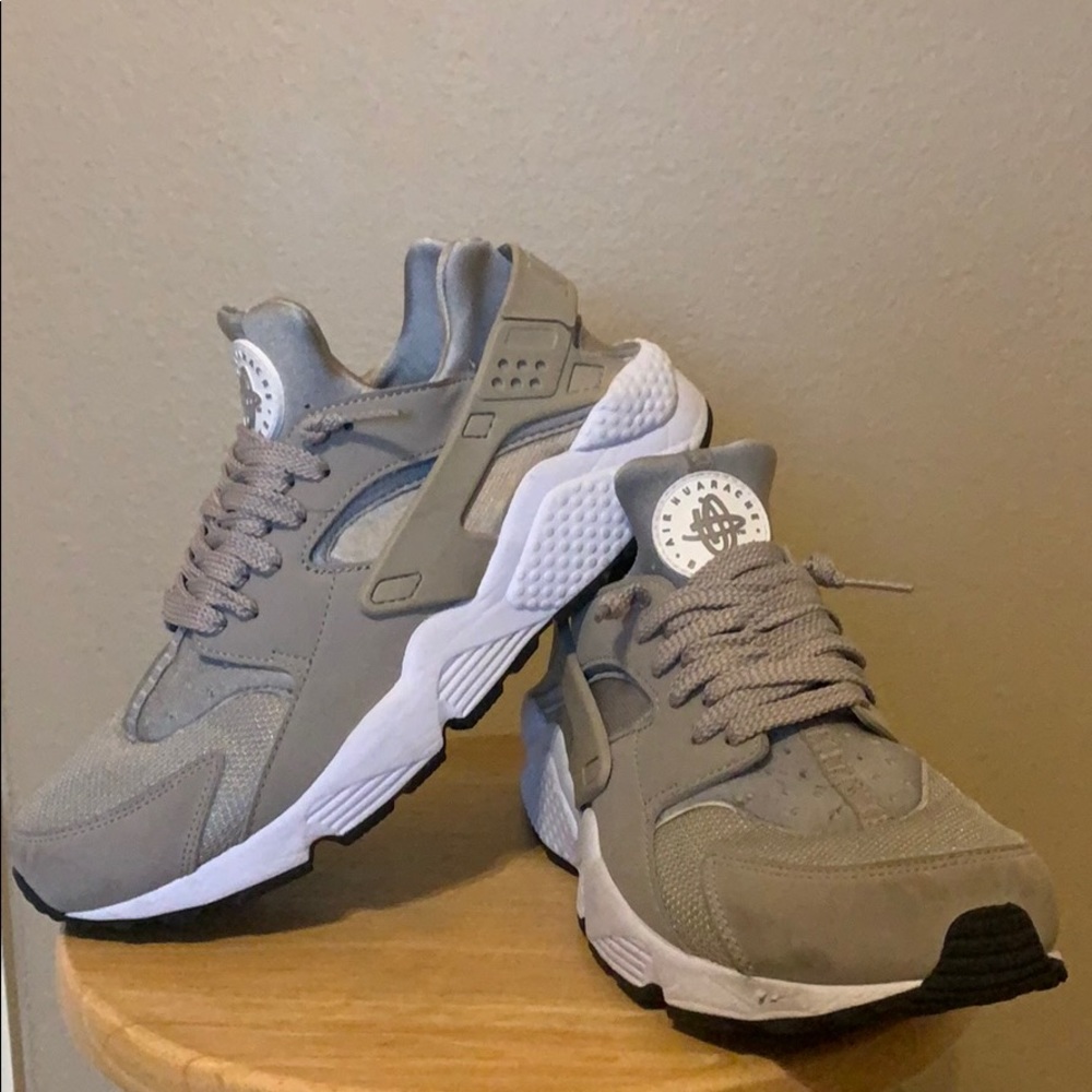 Nike cobblestone huaraches